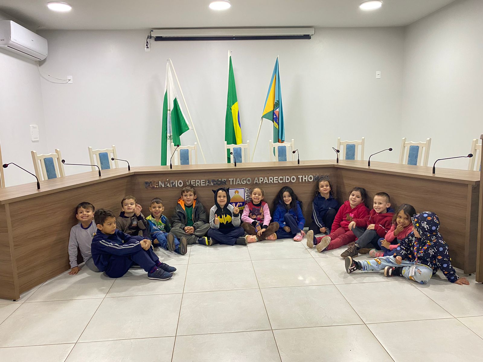 Câmara Municipal recebe a visita dos alunos do Infantil 5A CMEI Mundo Encantado