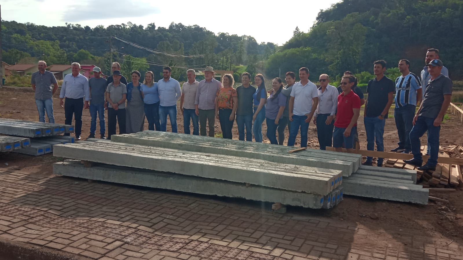 Deputado Vermelho: Câmara Municipal de Vereadores de Manfrinópolis recebe o Deputado Vermelho com novos recursos liberados ao nosso Município.